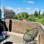 Feelslikehome - Urbane Altbauwohnung Mit Dachterasse& Parkplatz