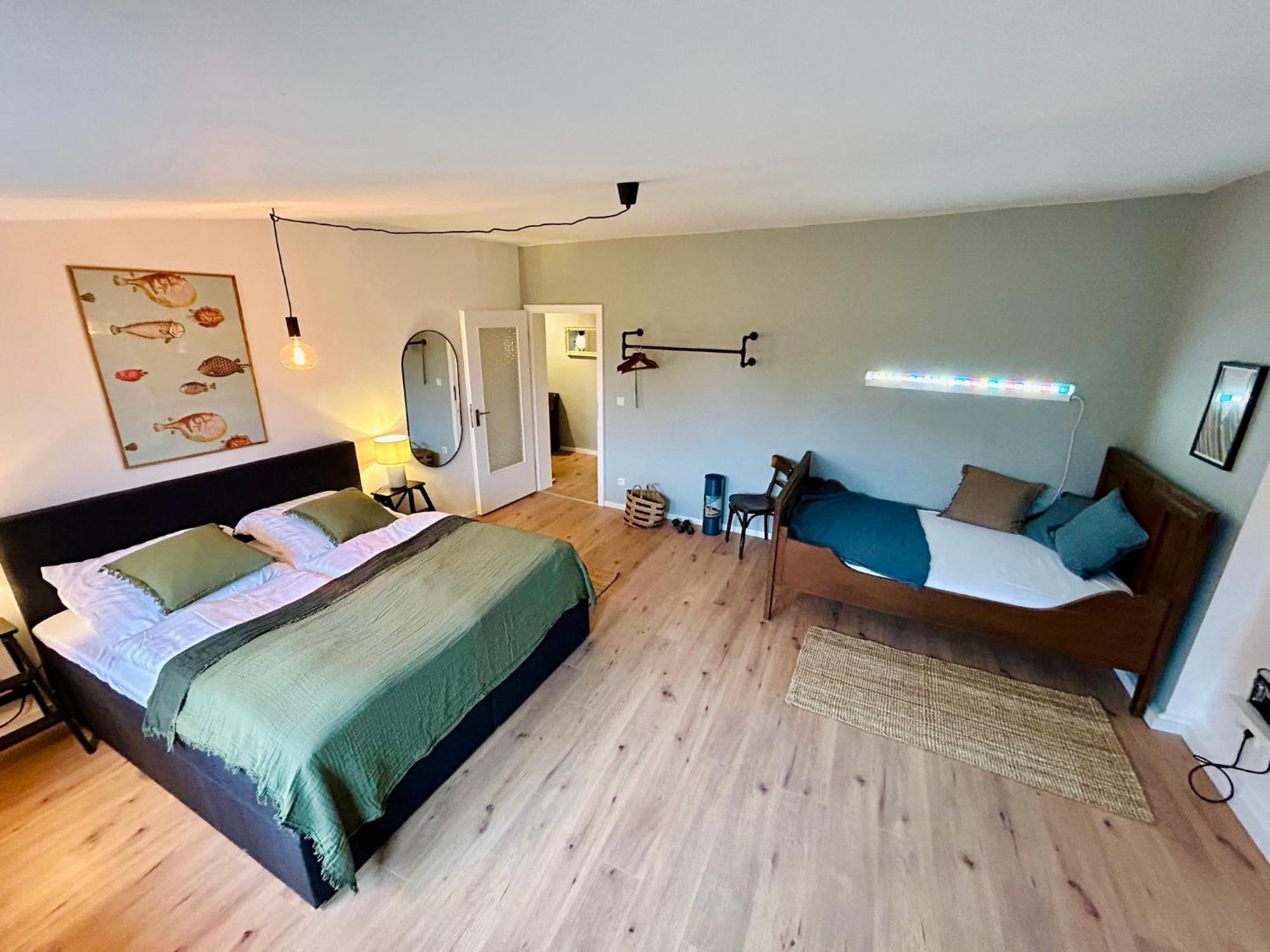 Feelslikehome - Urbane Altbauwohnung Mit Dachterasse& Parkplatz *