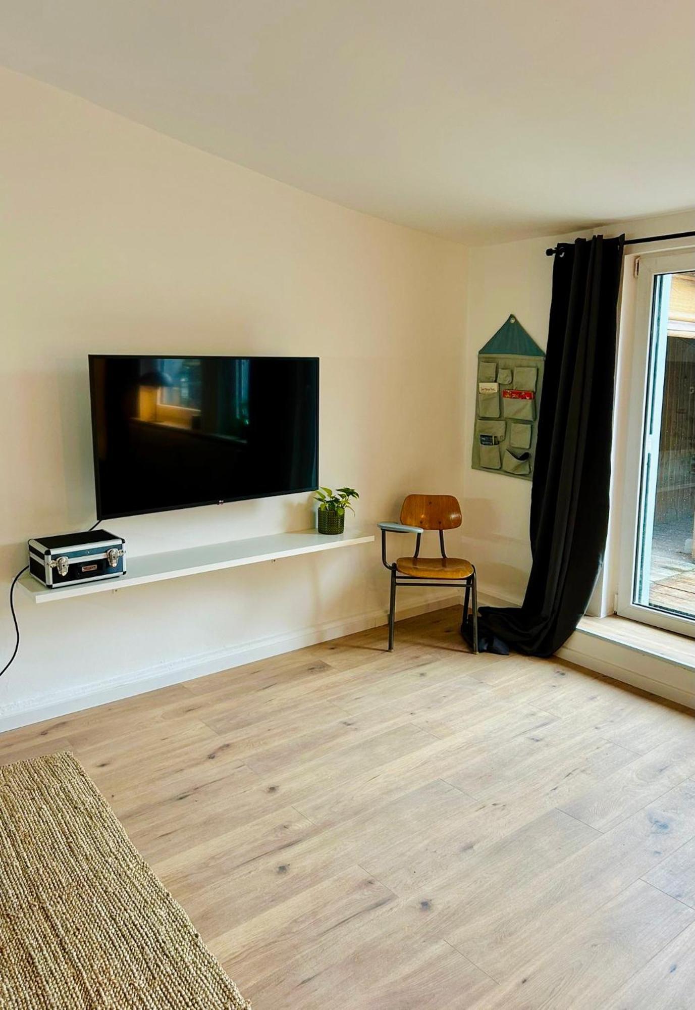 Apartment Feelslikehome - Urbane Altbauwohnung Mit Dachterasse& Parkplatz