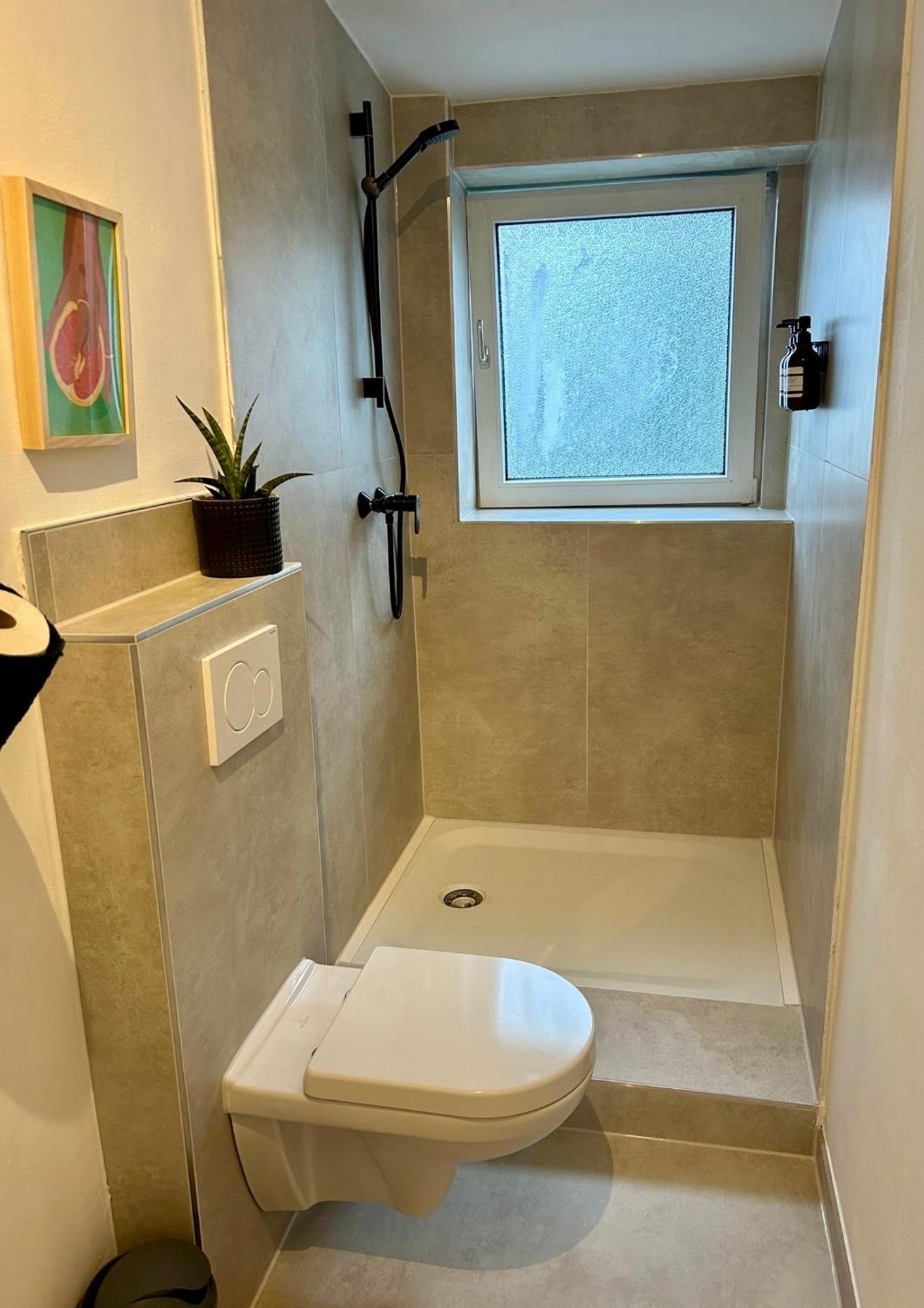 Feelslikehome - Urbane Altbauwohnung Mit Dachterasse& Parkplatz Apartment Bochum