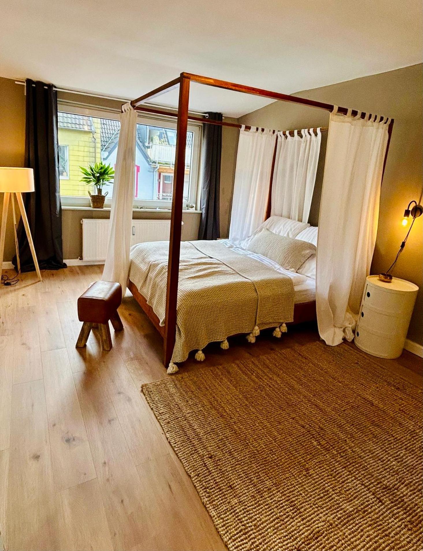 Feelslikehome - Urbane Altbauwohnung Mit Dachterasse& Parkplatz Apartment Bochum